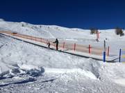 Tapis roulant accessible au public à la station supérieure