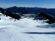 Vue sur les pistes du domaine skiable d'altitude