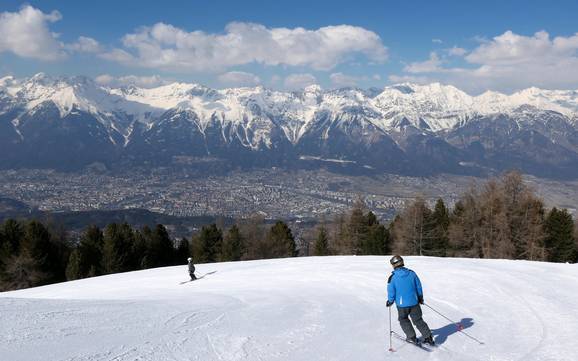 Skier près de Igls (Innsbruck)