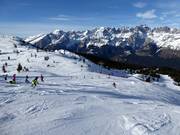Domaine skiable de Paganella avec vue sur les Dolomites de Brenta (Dolomiti di Brenta)