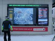 Plan des pistes avec informations à la station de vallée