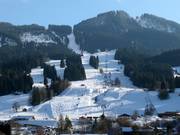 Vue sur le domaine skiable de Nesselwang en contrebas de l'Alpspitze