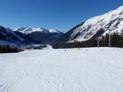 Large et facile piste au Egghof Sun Jet