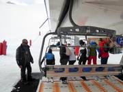 Le personnel est toujours présent aux télésièges.