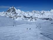 Pistes de glacier sur le glacier du Théodule à Zermatt