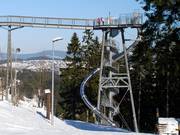 Pont panoramique avec toboggan – ouvert en hiver par beau temps