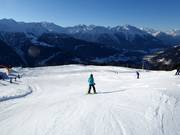 Large et facile, la piste au téléski de Matten