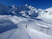 Piste avec vue sur le Piz Tambo
