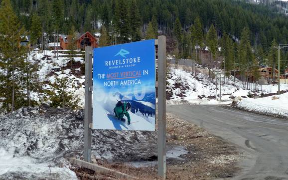 Chaîne de Selkirk: Accès aux domaines skiables et parkings – Accès, parking Revelstoke Mountain Resort