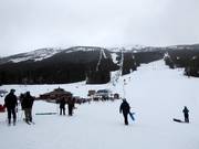 Vue depuis la station de vallée sur le domaine skiable de Lake Louise