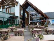 La terrasse du hall de ski