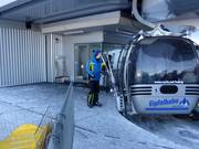 Personnel engagé au téléphérique du sommet