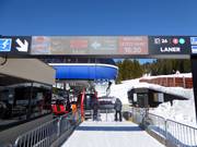 Affichages numériques à l'entrée des remontées mécaniques