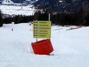 Panneaux de signalisation dans le domaine skiable