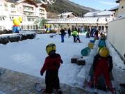 Bon plan pour les enfants :  - Zwergerl-Skischule (école de ski pour les tout-petits âgés entre 2 ans et demi et 3 ans et 9 mois) de l'hôtel Alpenrose Familux Resort