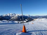 Enneigement par canons à neige dans le domaine skiable Dachstein West