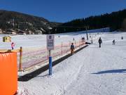 Tapis magique dans l'espace d'apprentissage - à côté, le téléski à assiettes