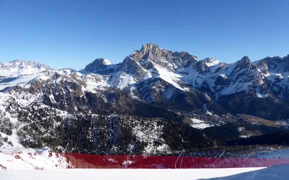 Skier près de San Martino di Castrozza