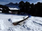 Tapis roulant près de l'hôtel de montagne Schlemmer