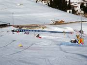 Vue sur la piste d'entraînement au tapis roulant couvert