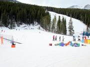Espace débutant avec tapis roulants directement à la station de vallée