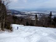 Piste de bosses difficile avec vue sur le fleuve Saint-Laurent