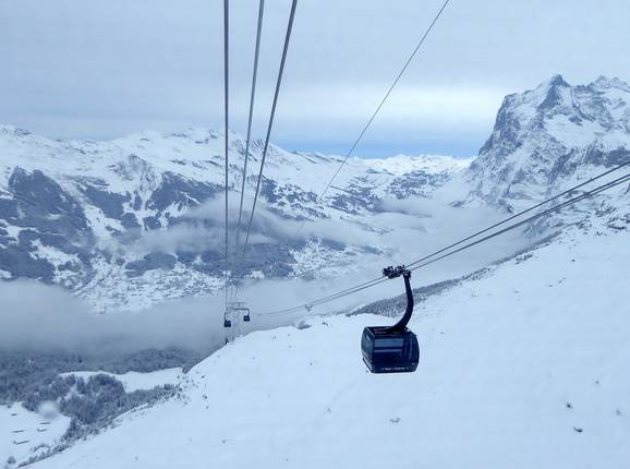 Eiger Express - 28 places | Télécabine 3S (tricâble à mouvement unidirectionnel)