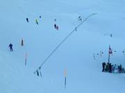 Lance à neige sur le domaine skiable