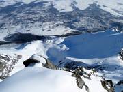 Vue depuis le Lomnický štít sur l'ensemble du domaine skiable jusqu'à la station de vallée