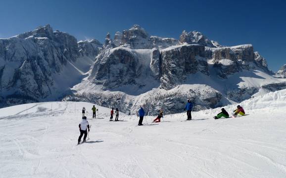 Skier près de St. Kassian (San Cassiano)
