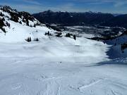 Vue du domaine skiable d'altitude sur la vallée
