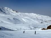 Vue sur les pentes de poudreuse Laguna de las Yeguas