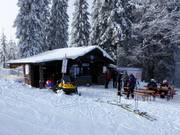 Snack à la cabane de secours en montagne à l'Almberg