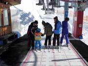 Les enfants reçoivent beaucoup d'attention.