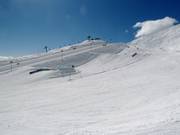 Il y a une piste facile à côté du Snowpark.