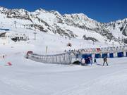 Förderband Gamsgarten 4 - Tapis roulant/Moving Carpet recouvert d’une galerie