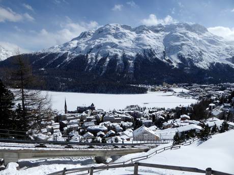 Alpes de l'Albula: offres d'hébergement sur les domaines skiables – Offre d’hébergement St. Moritz – Corviglia