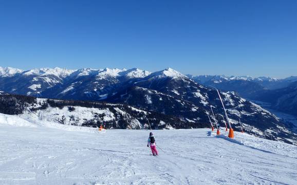 Skier dans les Lienzer Dolomiten (Dolomites de Lienz)