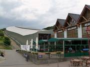 Vue sur le hall de ski