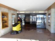 Les restaurants sont nettoyés tous les jours.