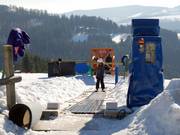 Tapis roulant dans la zone de l'école de ski