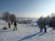 La piste de ski est idéale pour les débutants et les enfants.