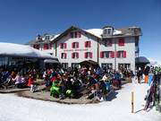 Berghaus Männlichen avec terrasse ensoleillée