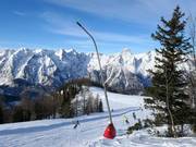 Enneigement par canons à neige dans le domaine skiable de Hinterstoder