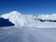 Piste facile au niveau du télésiège Mooserberg et du télésiège Weißspitz