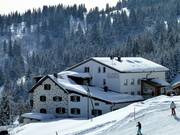 Le Berghotel Tgantien propose des chambres au cœur du domaine skiable