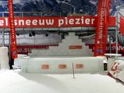 Le bar de glace dans le hall de ski