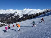 L'un des nombreux cours de ski pour enfants