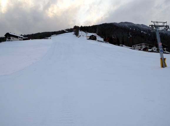 Vue sur la piste de ski à Antermoia