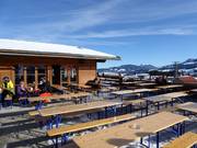 Camp de base au téléski du village